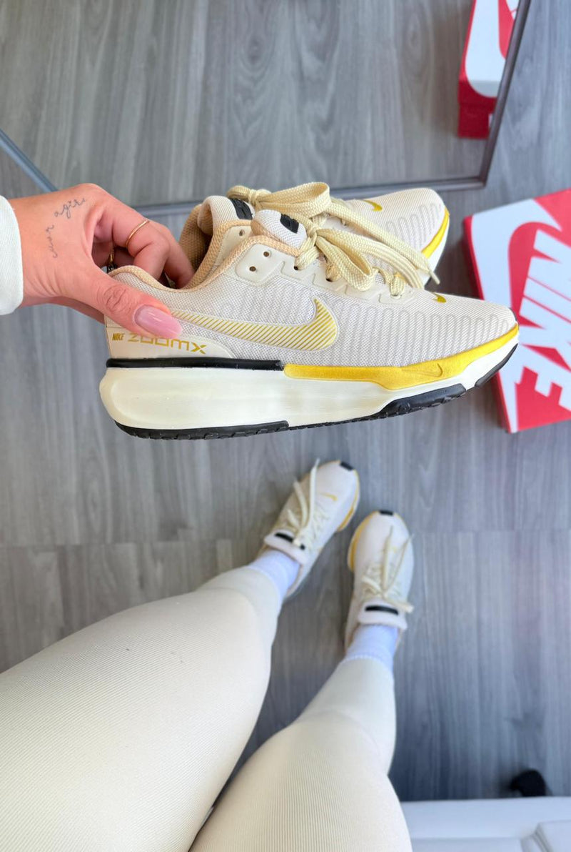 Nike zoom  Invencible run3  Off/Dourado Basic