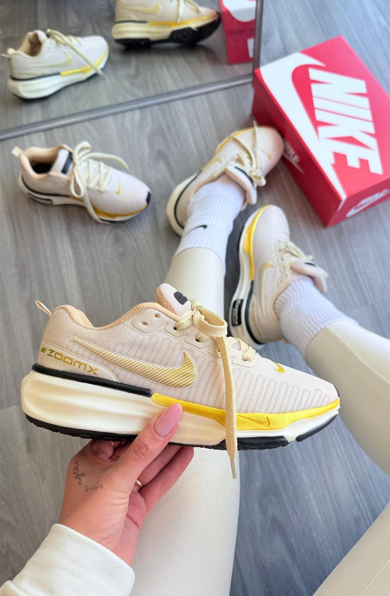 Nike zoom  Invencible run3  Off/Dourado Basic